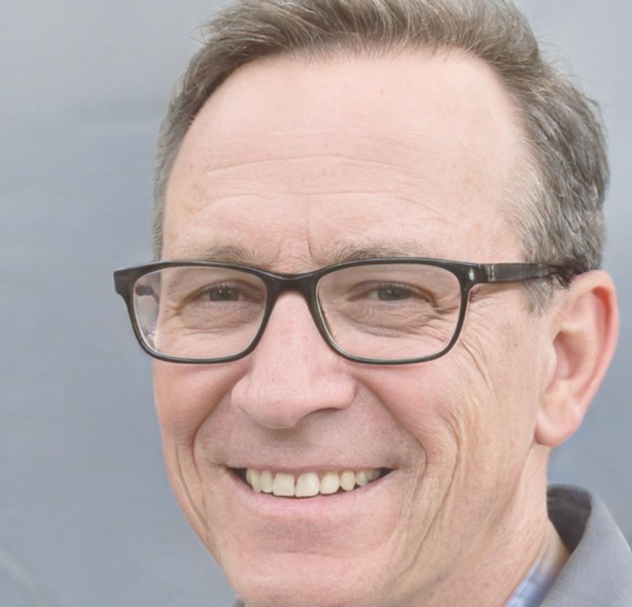 Lachlan Pembroke, Senior Financial Strategist